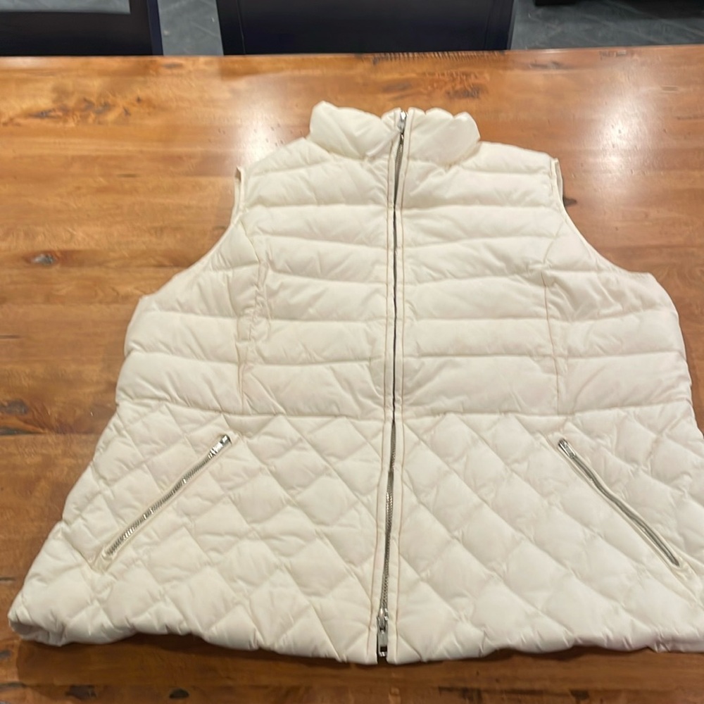 Off White Tablots size Large puffy vest